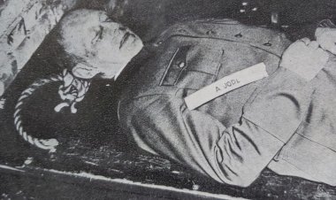 1946 - O Marechal de Campo alemão Alfred Jodl, enforcado por crimes de guerra em Nuremberg