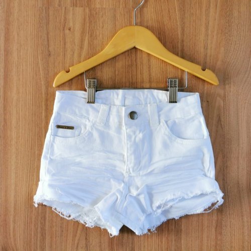 Compre aqui Short Branco Sarja Oferta